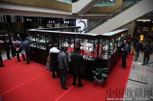 三百件玉雕精品无底价拍卖预展开展，吸引众藏家爱好者到场