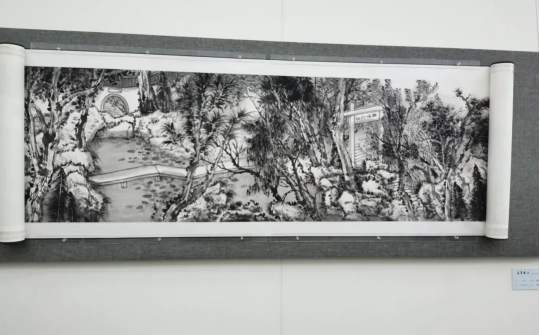 马伟《孤山印影》被评为收藏作品，在2020“万年浦江”全国中国画手卷作品展中隆重展出