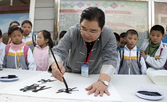 “军民融合铸辉煌，携手共圆书画梦”知名书画家走进革命圣地西柏坡