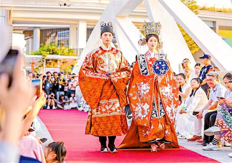 “韵绽宝安-湾区非遗旗袍汉服秀”精彩展演